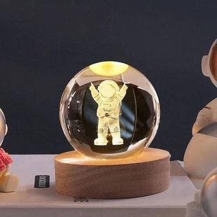 Куля акрилова Астронавт 6см з підсвічуванням на підставці