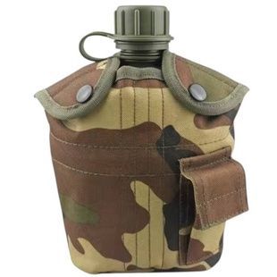 Фляга пластиковая с чехлом в камуфляжной расцветке MILITARY STYLE 1L Лесной камуфляж