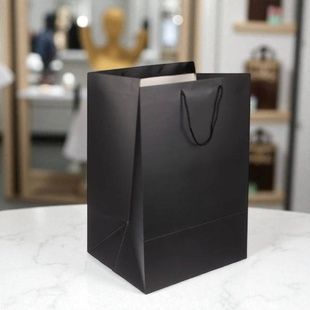 Пакет упаковочный картонный горизонтальный с ручками 31*37*26см 31-4736 Черный