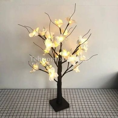 Ночник настольный Молодое дерево светящееся 24 LED, питание от USB или 3 батарейки АА Черный ствол и белые