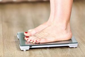 Контролюйте свою вагу та здоров'я перед літом. Як вибрати надійні підлогові ваги для жінок?
