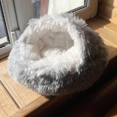 Лежанка з капюшоном для котів та собак дрібних порід ⌀44см Pet sleeping bag AND 5662 Сіра з білим