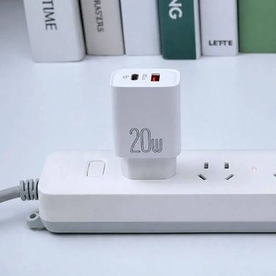 Зарядний пристрій 20W USB/C C-H15 Fast CELEBRAT Біле