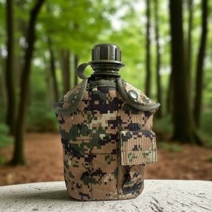 Фляга пластиковая с чехлом в камуфляжной расцветке MILITARY STYLE 1L Пиксель