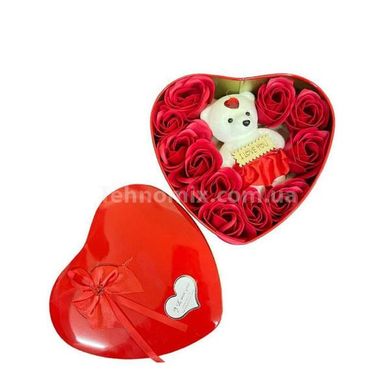 Подарунковий набір Ведмедик з трояндочки в коробці у формі серця червоний