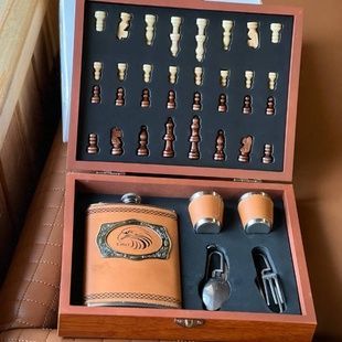 Набор подарочный Фляга+Шахматы+2 рюмки+2 столовые мультиприбора wine jug AND 5507