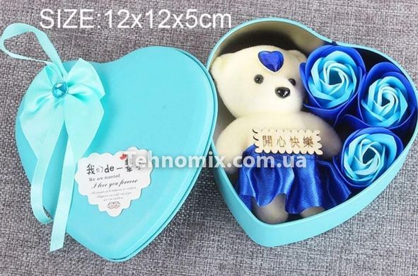 Коробка в форме сердца Голубая с мыльным цветком с 3 розами и 1 мишкой