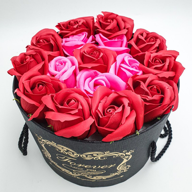 Подарочный набор роз в шляпной коробке Красный