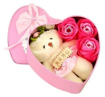 Коробка у формі серця Рожева з мильним квіткою з 3 трояндами і 1 мишком