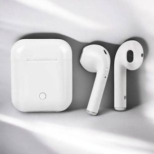 Беспроводные сенсорные bluetooth-наушники i18 c кейсом