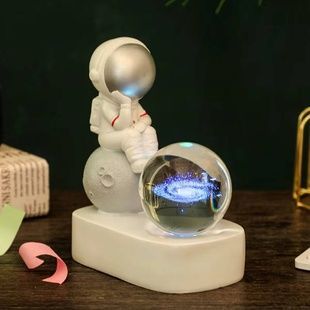 Декоративный ночник 3D хрустальный шар Солнечная система с Астронавтом на Луне Белый