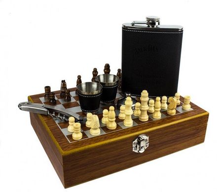 Мужской подарочный набор с флягой и шахматами