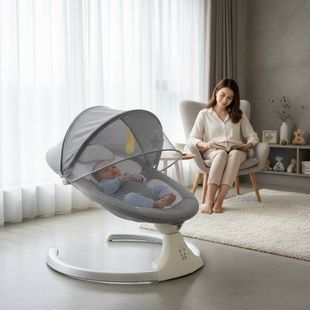 Шезлонг-качалка для малышей с мелодиями и подвесными игрушками Mastela 6917 Серый