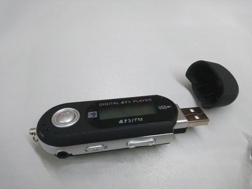 MP3 плеєр TD06 з екраном + радіо довгий Чорний