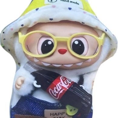 Игрушка-подушка Лабубу 13626 В желтой панамке с колой