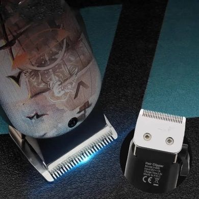 Машинка акумуляторна для стрижки волосся зі змінними насадками VGR-690 Чорна з принтом