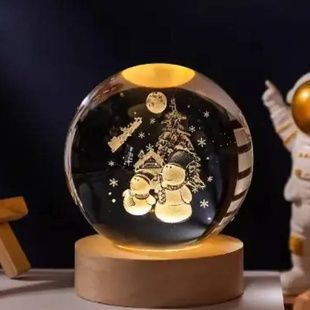 Куля акрилова Сніговики 6см, що світиться з підсвічуванням на підставці